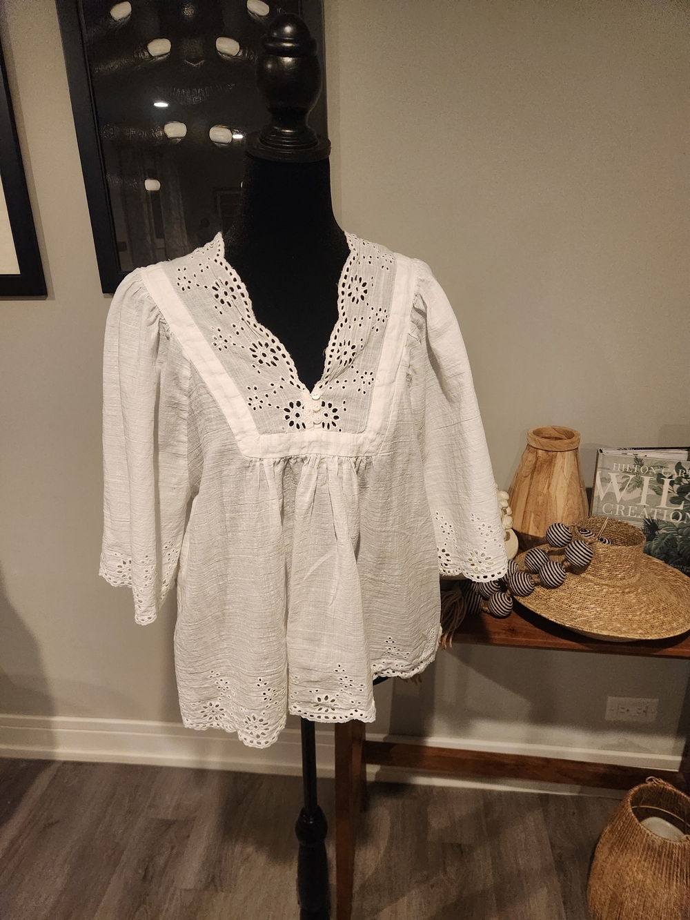NWOT White Eyelet V-Neck Peasant Top - Women